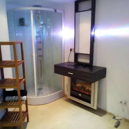 Comfortable In With Jacuzzi 78m² Apartment