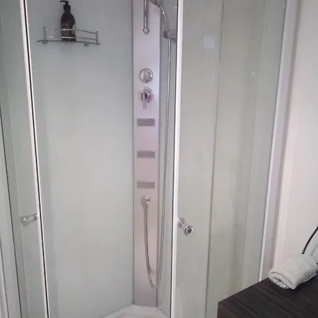 Comfortable In With Jacuzzi - 78m² Waterloo