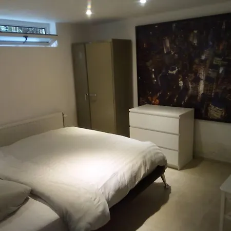 Comfortable In With Jacuzzi - 78m² Waterloo